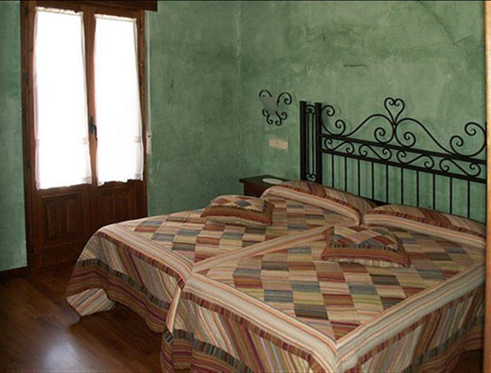 La Casona Del Herrero Navaleno Ruang foto